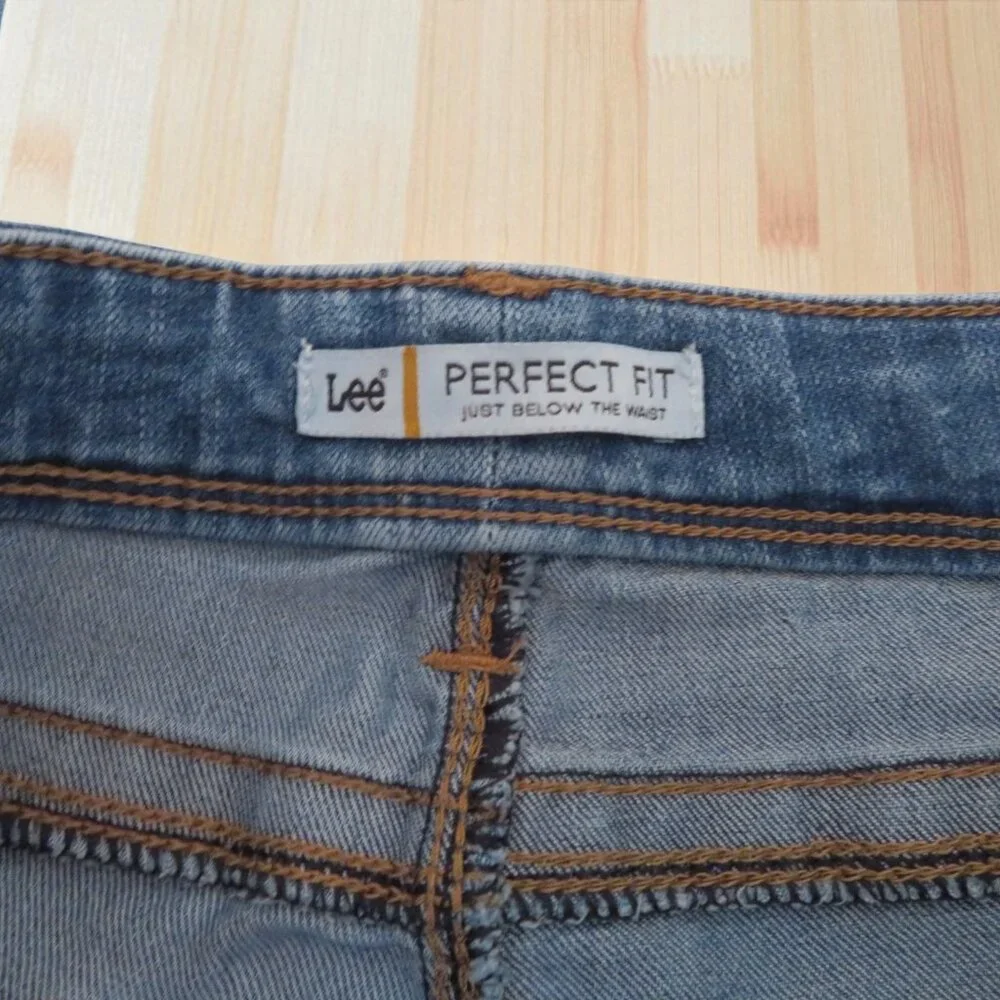 LEE - Perfect Fit Women's Jeans (Just Below Waist), Size 10 Medium, Pre-Owned - Picture 4 of 13